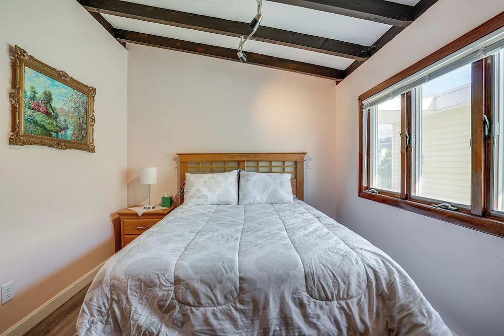 Massachusetts Abode W Deck Grill Near Beaches — Gloucester