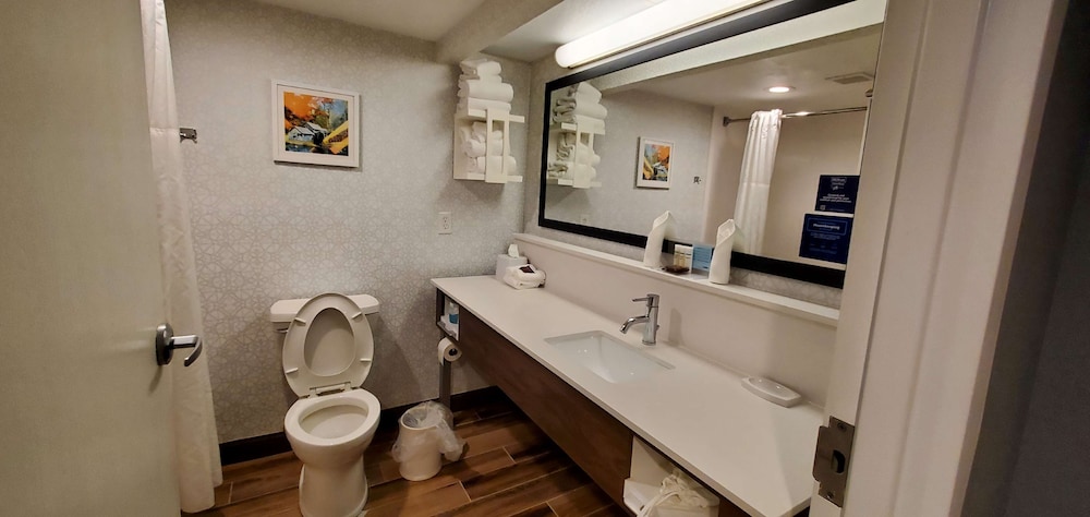 Hampton Inn Hillsville - photo 36