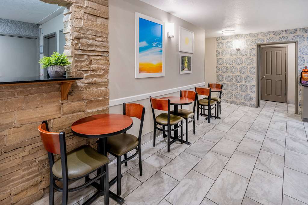 Days Inn by Wyndham Los Lunas - photo 10