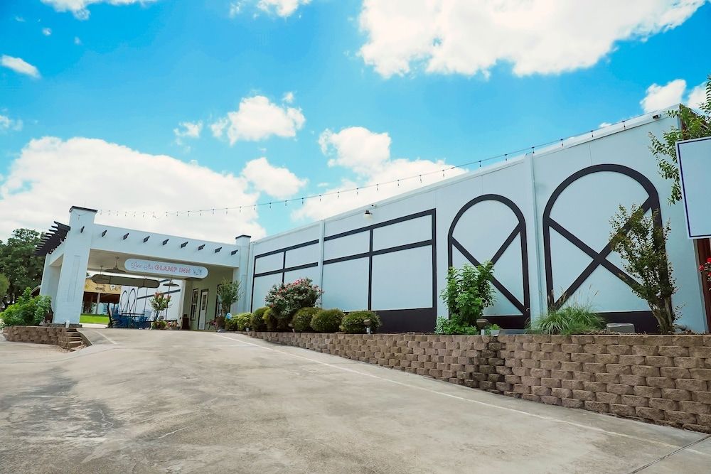 Lone Star Glamp Inn in Warrenton, United States