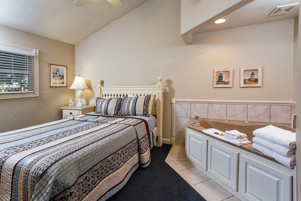 Snug Harbor Inn - photo 82