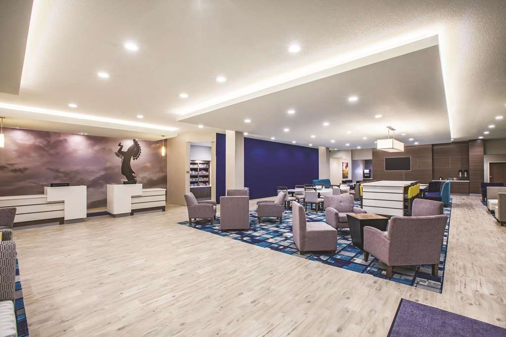 La Quinta Inn & Suites by Wyndham Wichita Northeast - photo 4