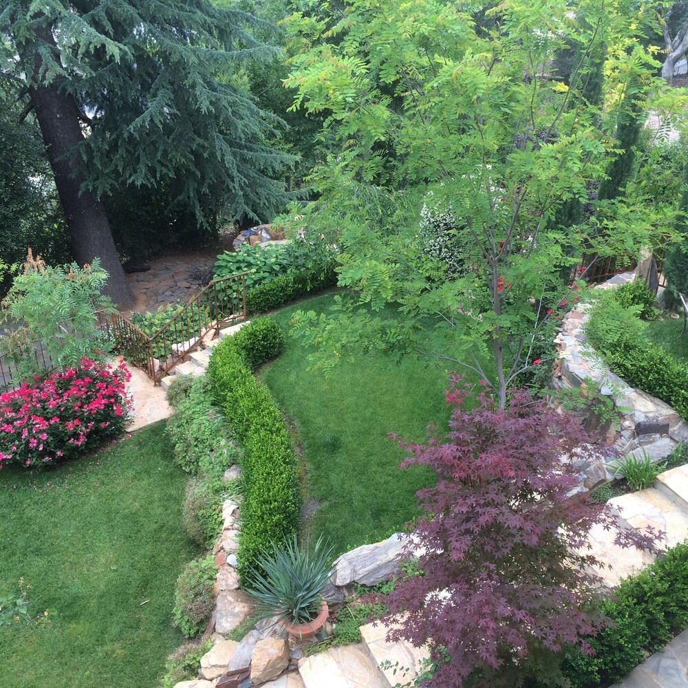 Barretta Gardens Inn - photo 42