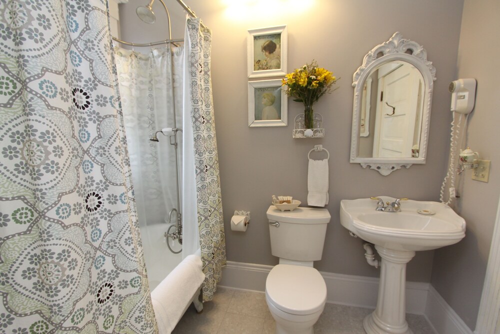 Kelley & Young Wine Garden Inn - photo 33