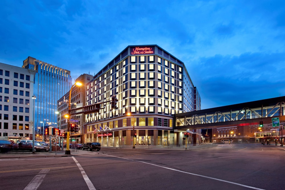 Hampton Inn & Suites Minneapolis Downtown - photo 38
