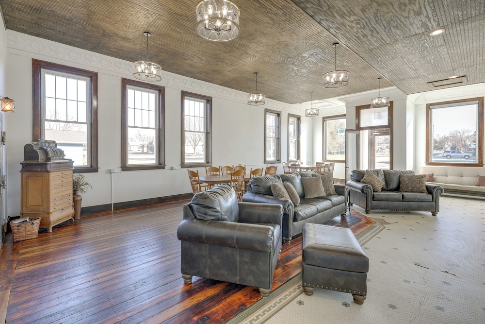 Spacious South Dakota Retreat Near Golfing — hotel in Platte