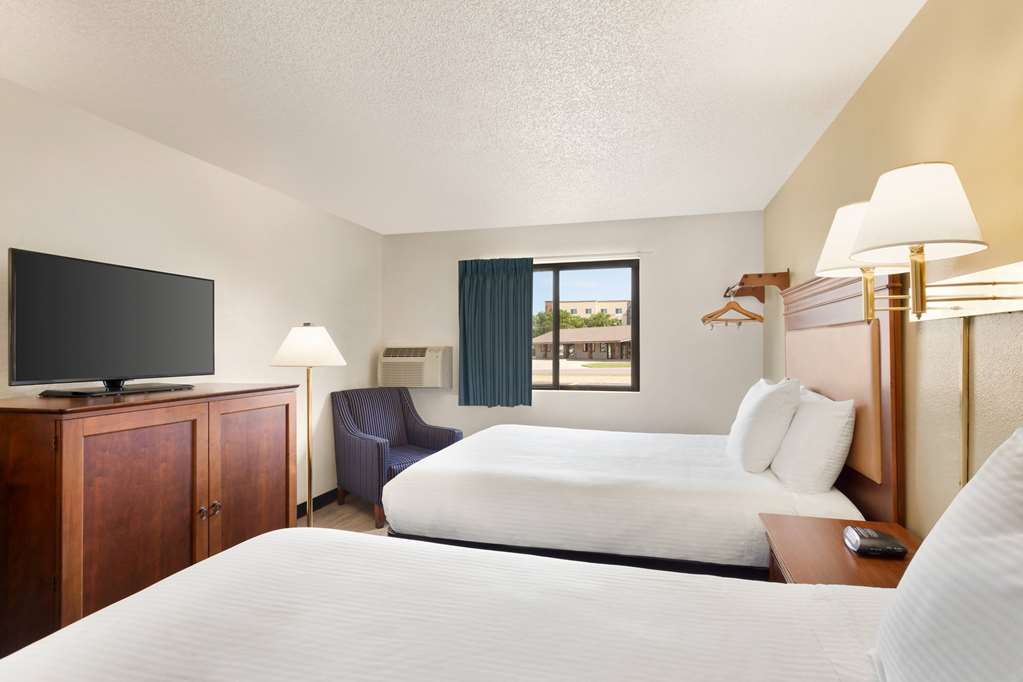 Baymont by Wyndham Hutchinson - photo 14