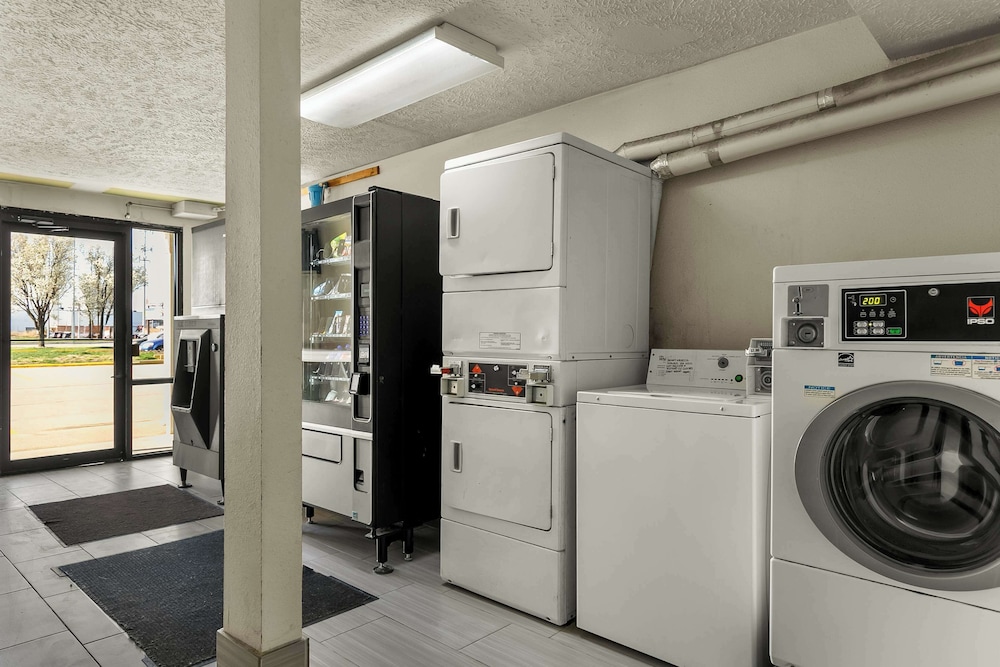 Americas Best Value Inn Lincoln - photo 26