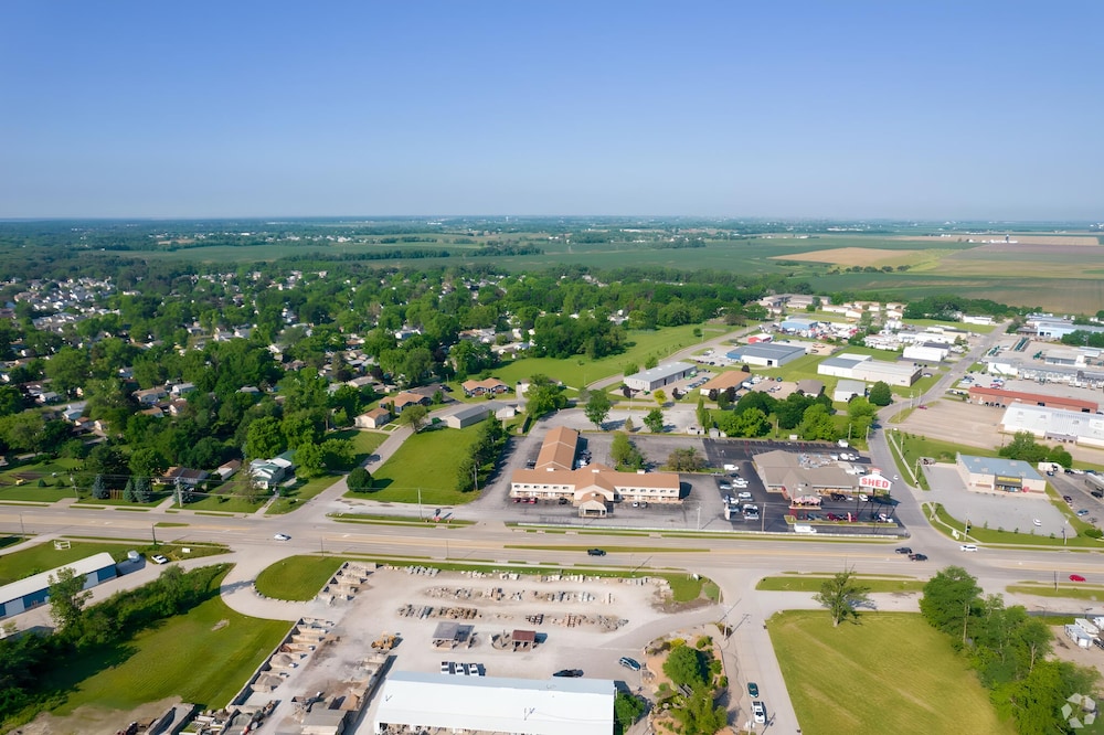 I 80 Inn & Suites - photo 17