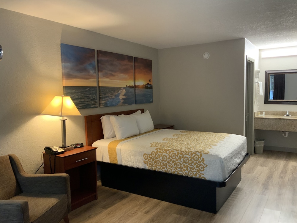 Days Inn by Wyndham Lake City I 10 - photo 7