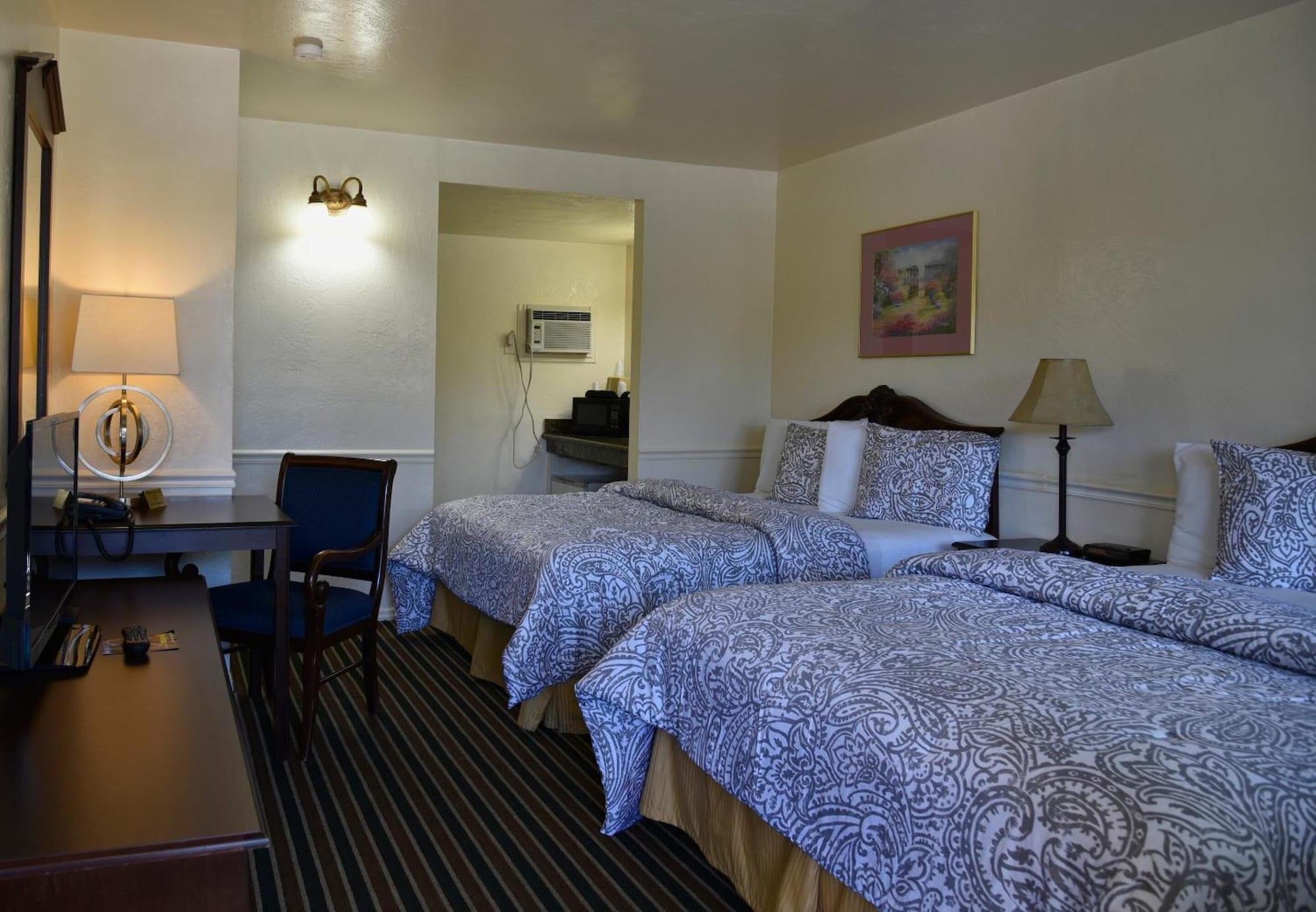 Monterey Pines Inn - photo 12