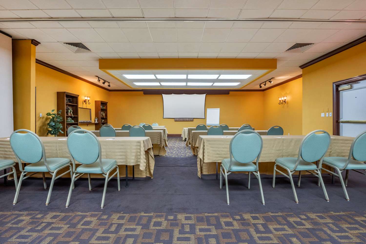 Clarion Hotel and Conference Center Harrisburg West - photo 29