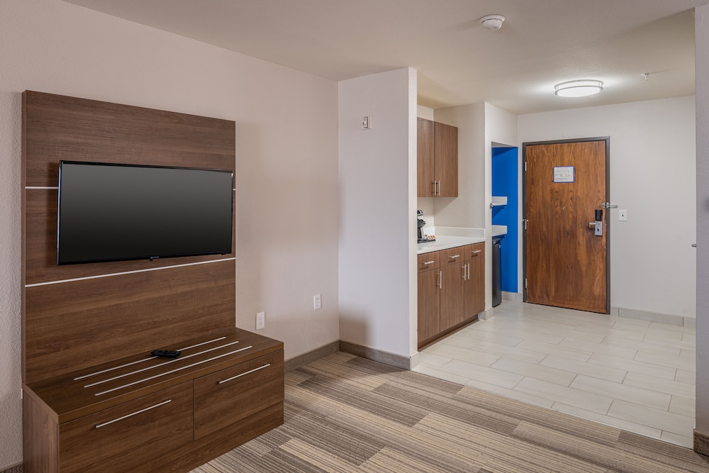 Holiday Inn Express & Suites N Waco Area West by IHG - photo 9