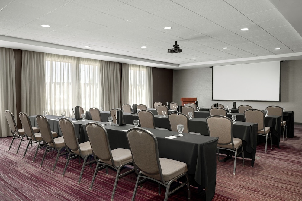 Courtyard by Marriott Omaha Bellevue Beardmore Event Center - photo 42