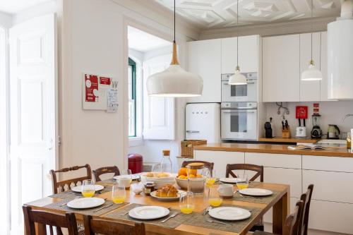 Charming Beach House by Smarthomes — 4-Star Luxury Hotel in Sao Martinho Do Porto, Portugal