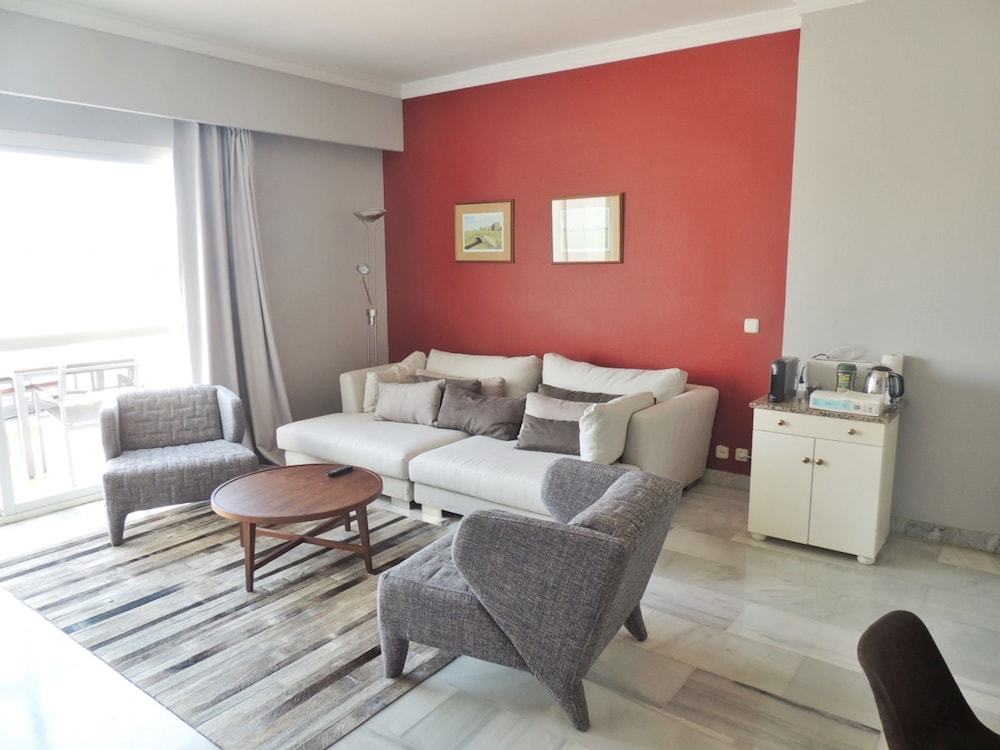 Apartament Suite in Hotel Pyr — hotel in Marbella