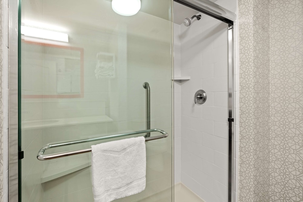 Hampton Inn & Suites Fairbanks - photo 18