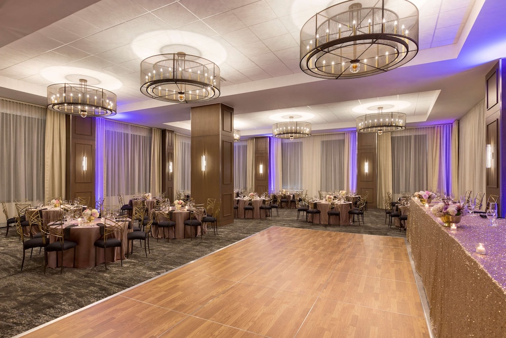 Embassy Suites By Hilton Pittsburgh Downtown - photo 55