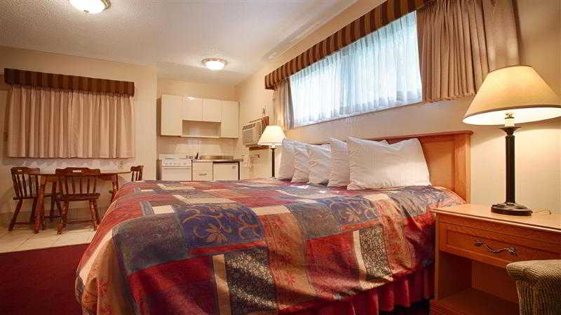 UBar Inn & Suites - photo 30