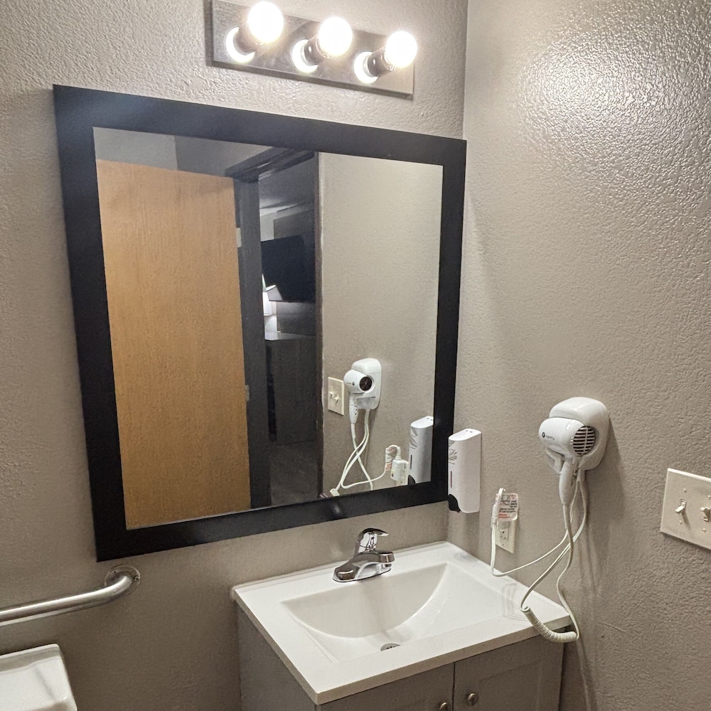 Super 8 by Wyndham Hammond North - photo 33