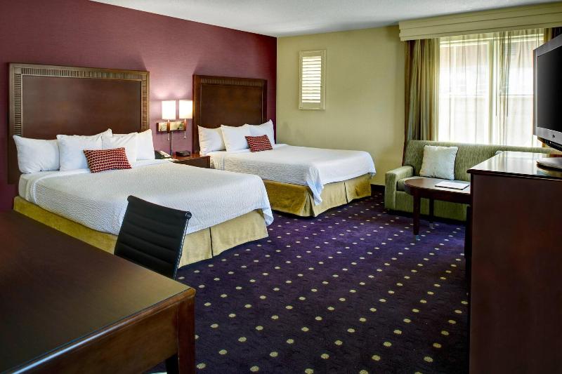 Courtyard by Marriott Kansas City Country Club Plaza - photo 16