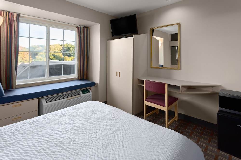 Americas Best Value Inn & Suites Racine - photo 18