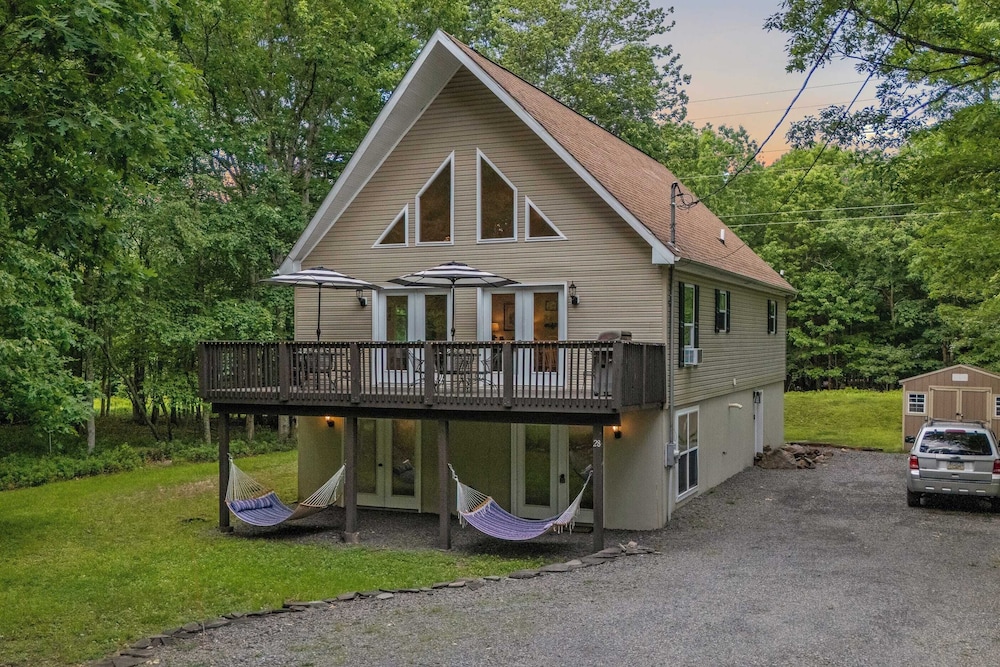 Alpine Serenity by Avantstay Beach Lake Access Theater Deck Playroom — hotel in Towamensing Trails