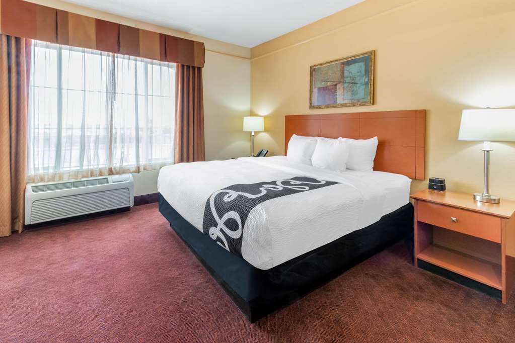 La Quinta Inn & Suites by Wyndham Hobbs - photo 22