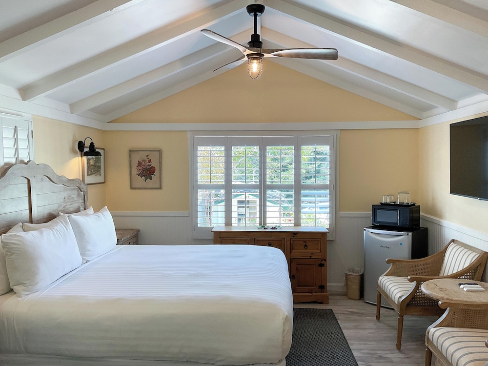 Carmel Green Lantern Inn - photo 110
