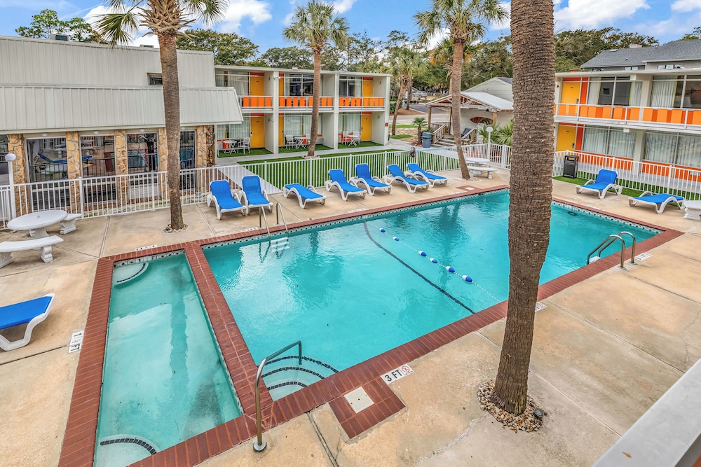 Holiday Shores - featured photo