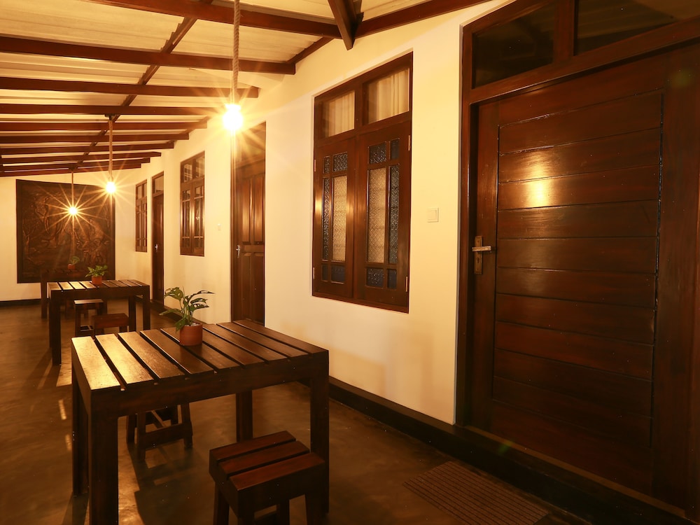 Sea View Villa — 4-Star Luxury Hotel in Hikkaduwa, Sri Lanka