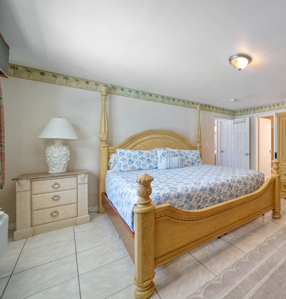 Camelot Beach Suites - photo 6