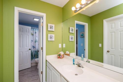9th Street Sandy Feet by Oak Island Accommodations - photo 42