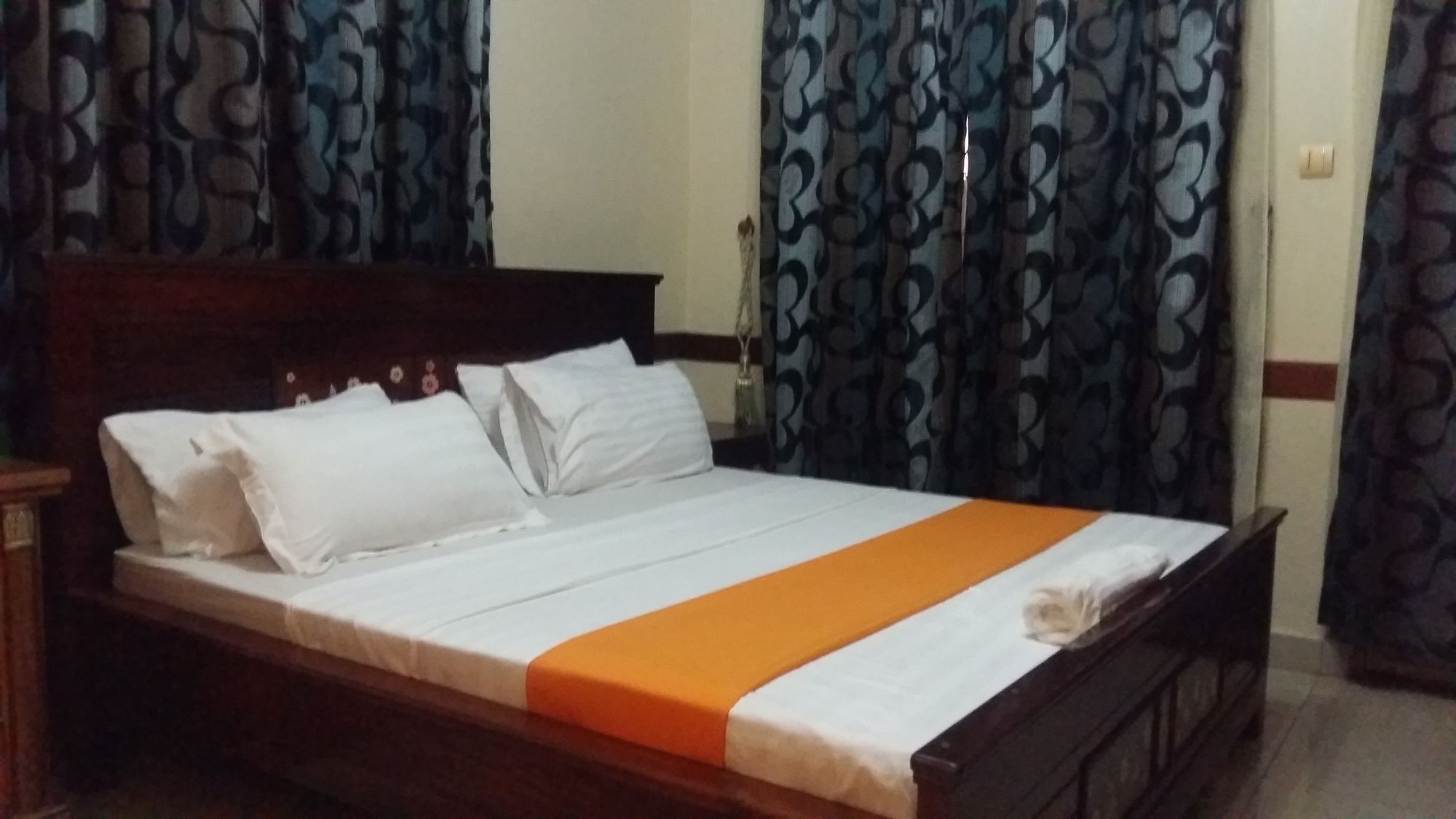 Embrace Hotel - last minute hotel in Kampala