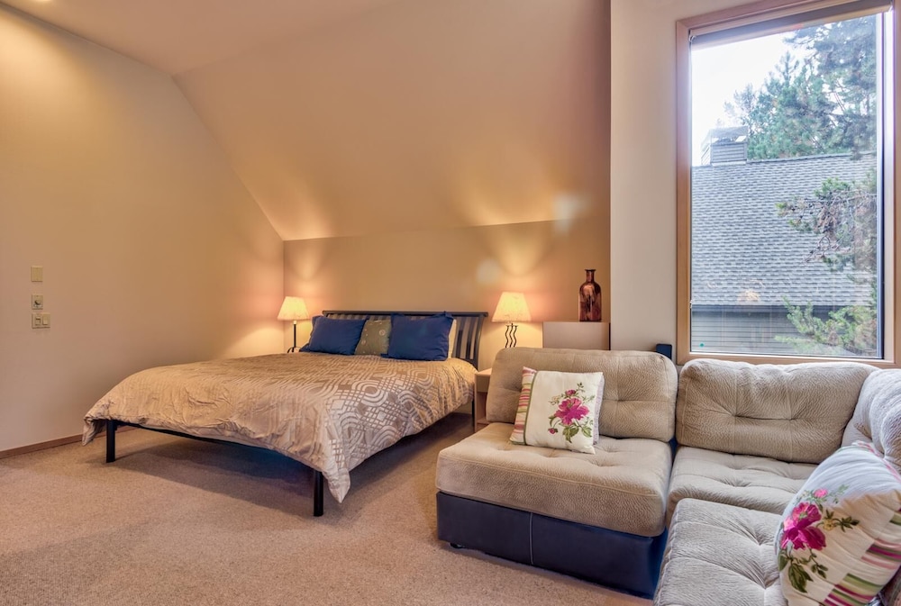 Eaglewood Condo 8 — 4-Star Luxury Hotel in Bend, United States