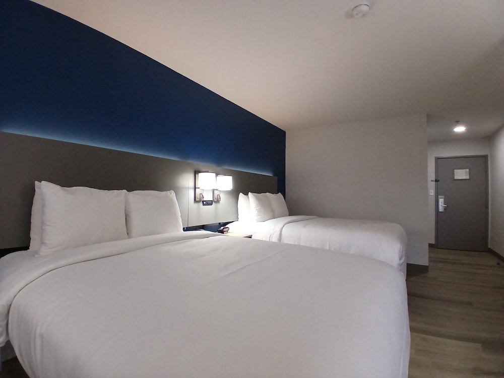 Comfort Inn Marion near Downtown & Blue Ridge PKWY - photo 9