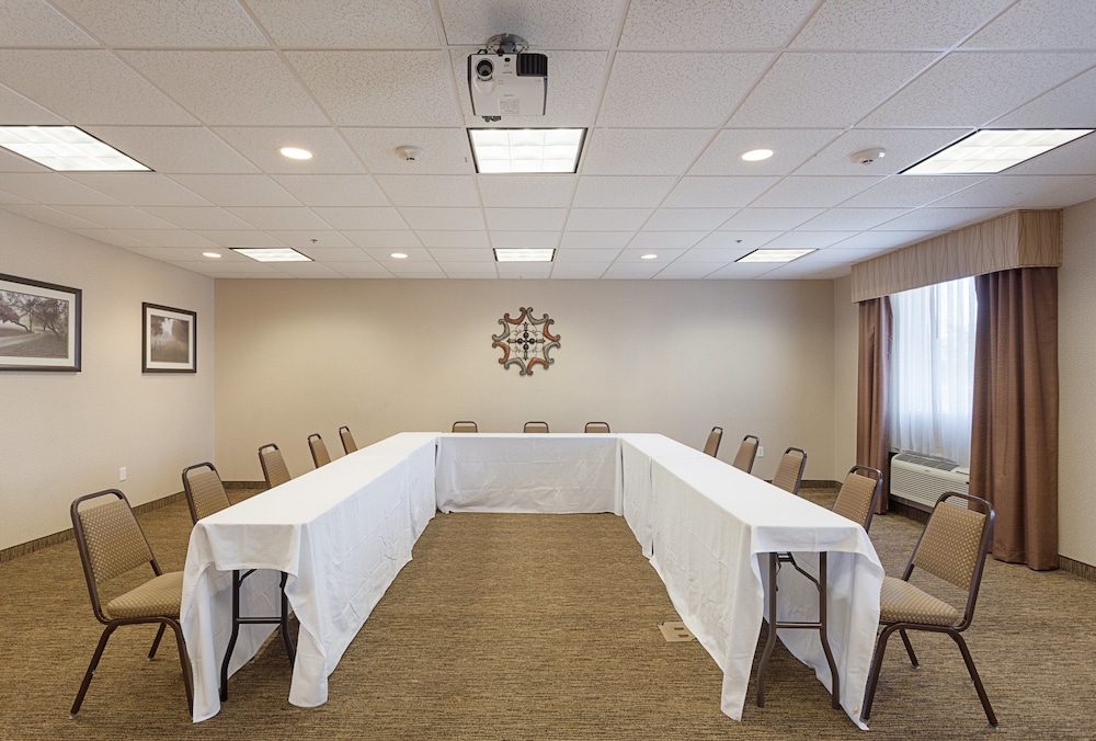 Holiday Inn Express Hotel & Suites BYRAM by IHG - photo 37
