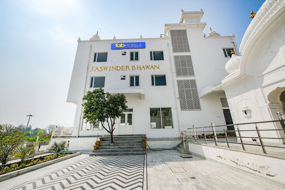 Jaswinder Bhawan By The Ganges — Haridwar