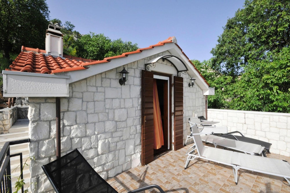Holiday Home in Trogir with Sea View — 4-Star Luxury Hotel in Donji Seget, Croatia