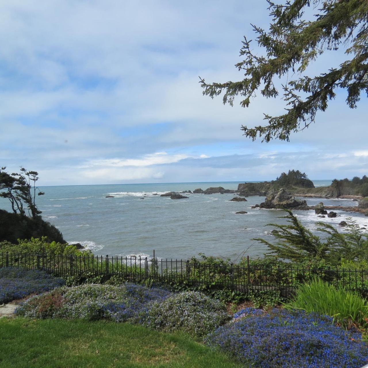 Tanbark Shores Guest Suite — 4-Star Luxury Hotel in Brookings, United States