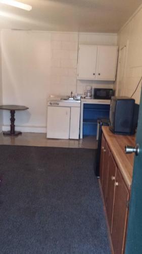 Canton Motel - photo 25