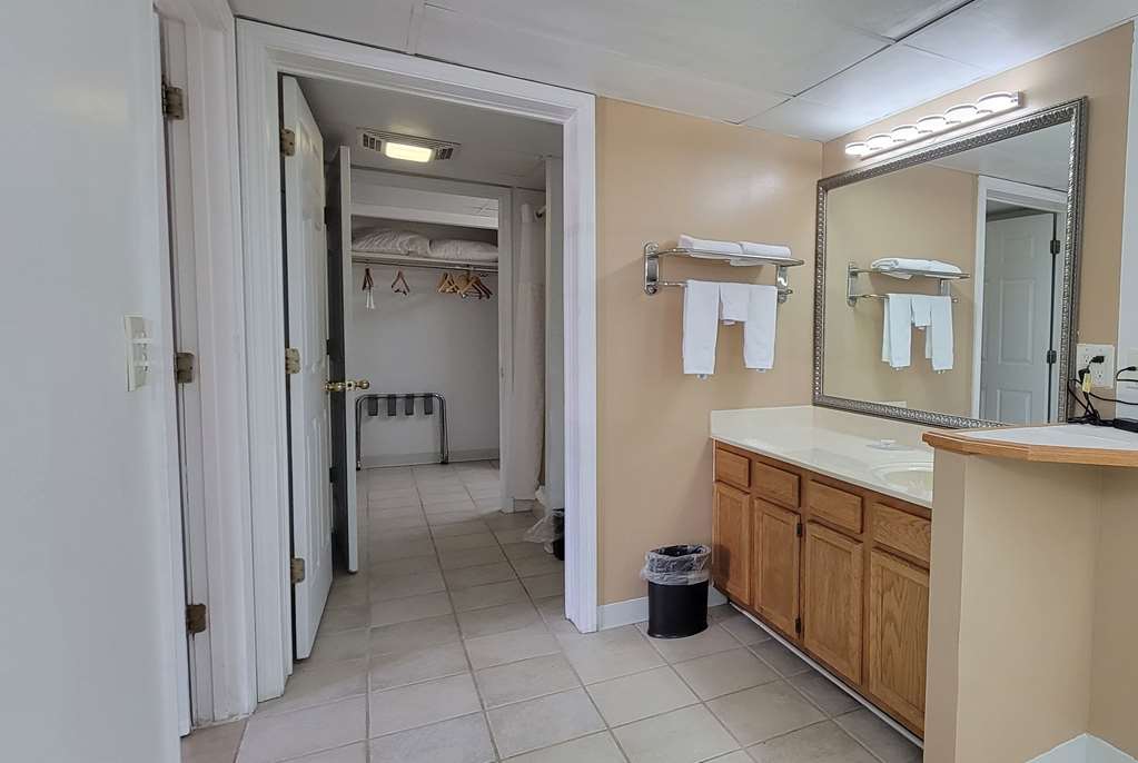 Ramada by Wyndham Mountain Home - photo 95