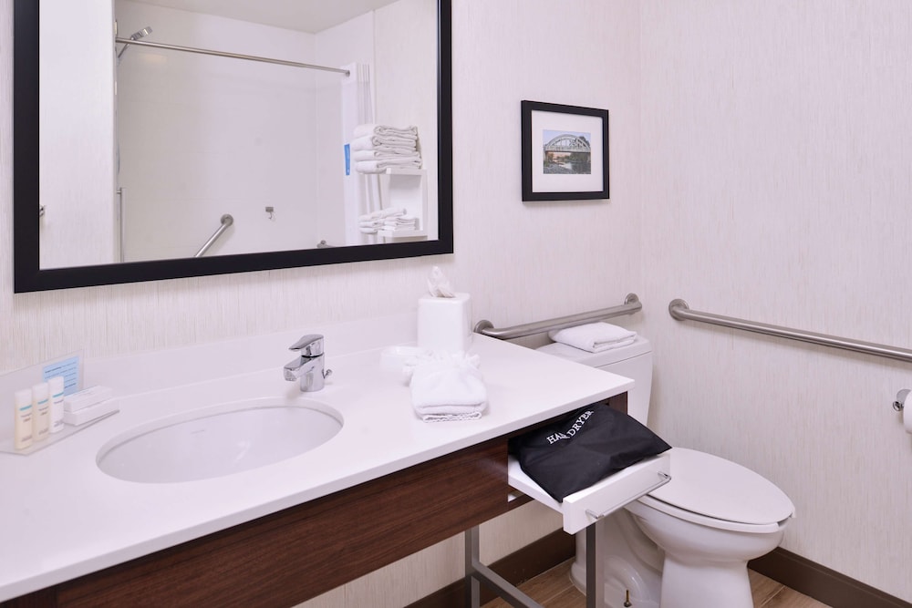 Hampton Inn & Suites Woodland Sacramento Area - photo 32
