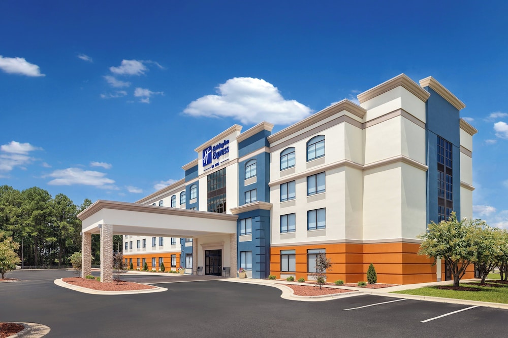 Holiday Inn Express Fayetteville Fort Bragg by IHG - photo 43