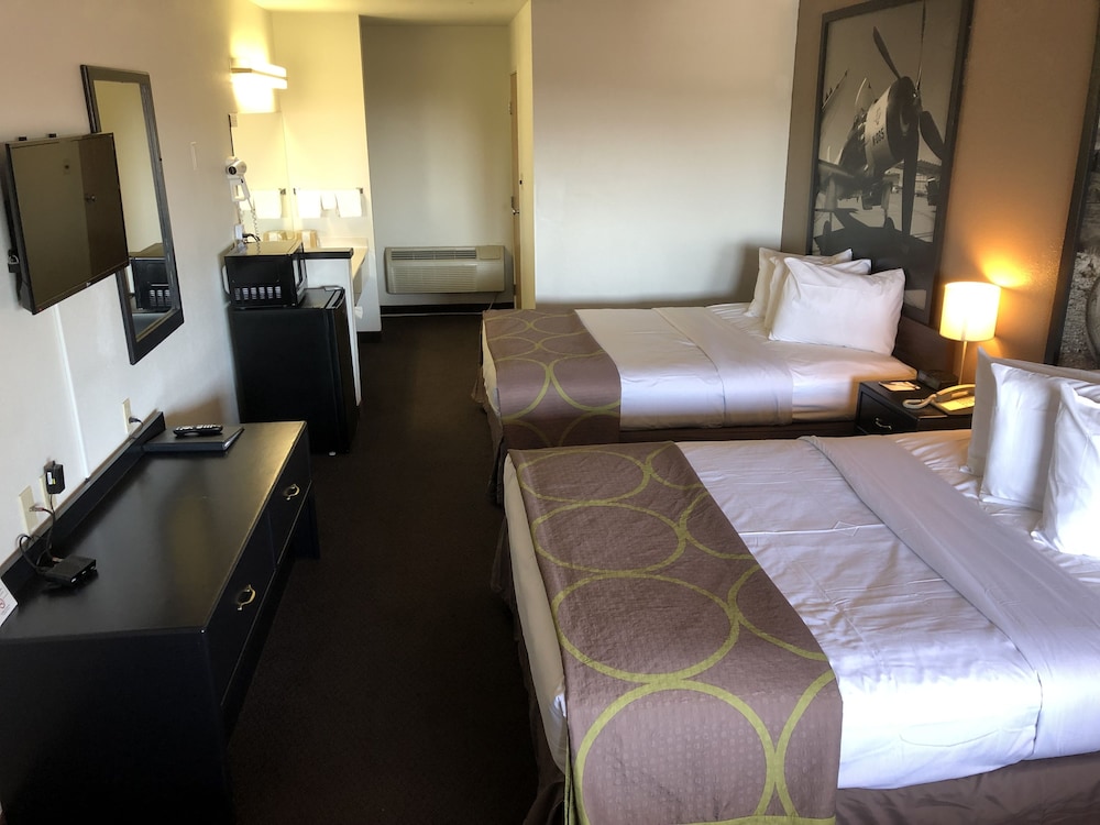 Super 8 by Wyndham Fernley - photo 4