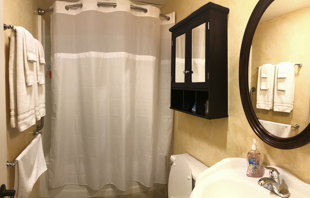 Bad Rock Bed and Breakfast Inn - photo 48