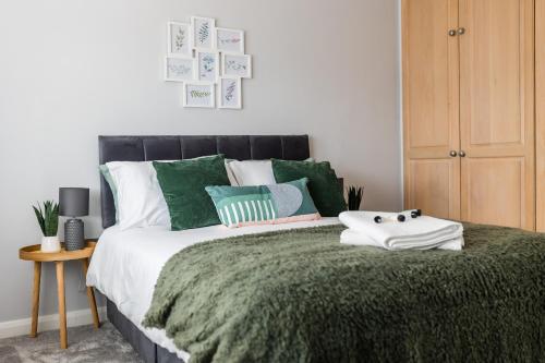 Lovely House in Welwyn with Garden and Off road parking — 4-Star Luxury Hotel in Welwyn Garden City, United Kingdom