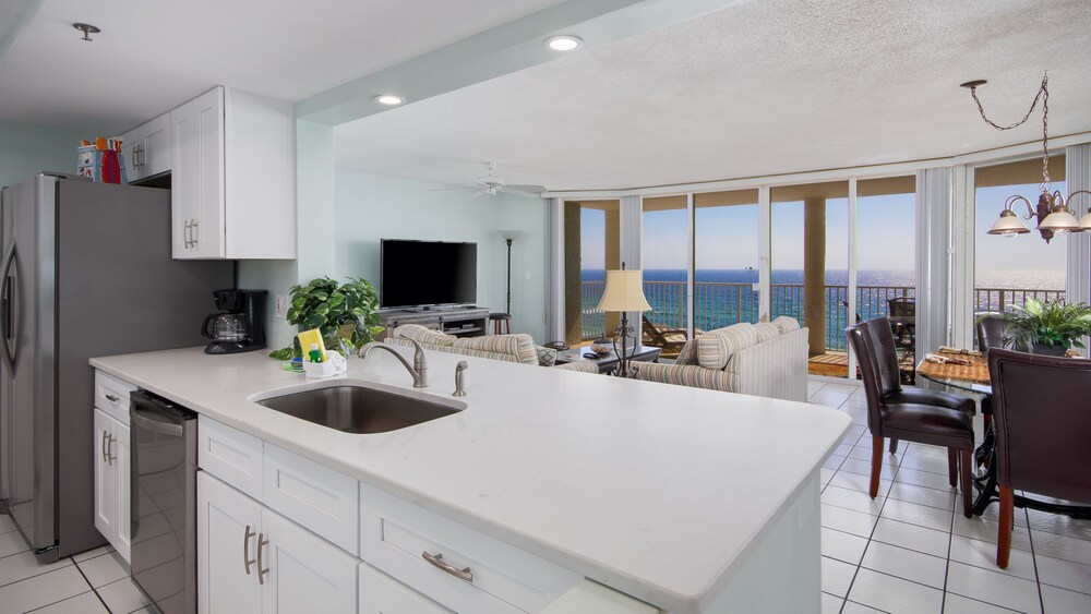 Long Beach 4 1007E 556192 by RedAwning - photo 40