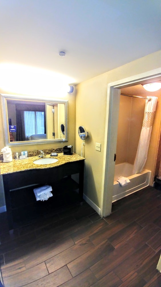 Hampton Inn & Suites Murfreesboro - photo 22
