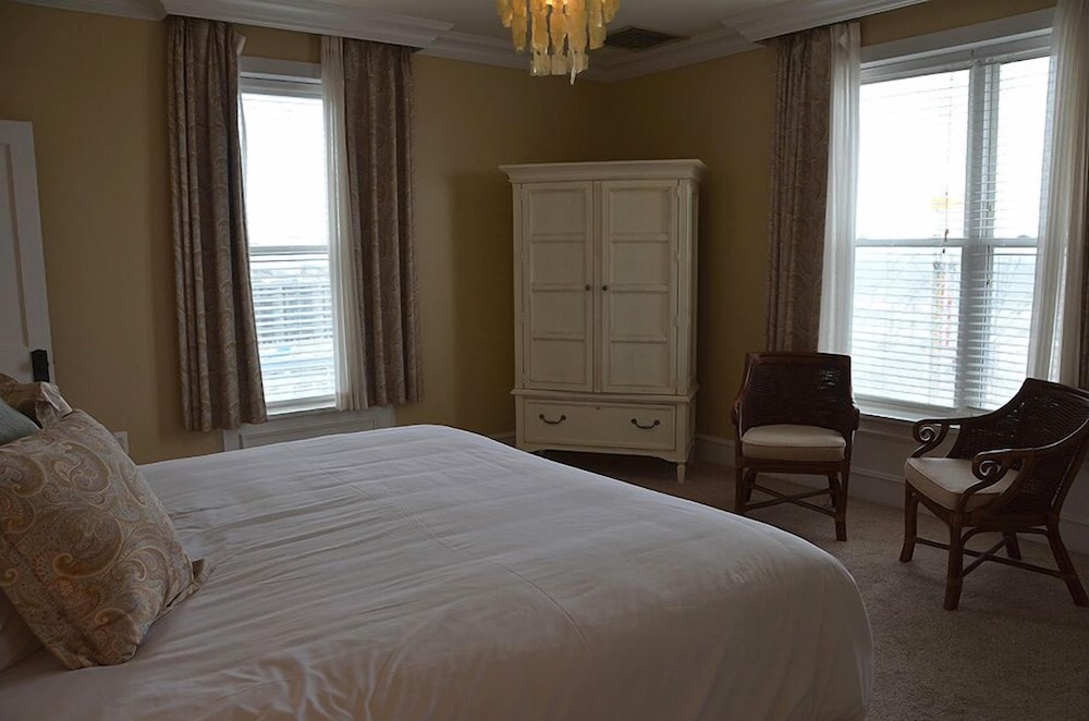 The Flanders Hotel - photo 14